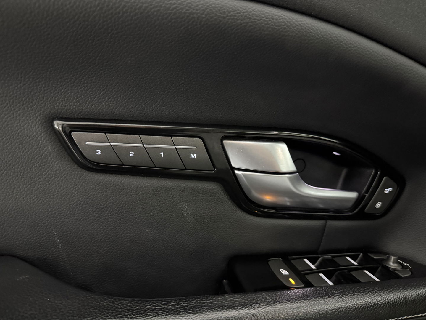 Land Rover Range Rover Evoque 2.0 eD4 Urban Series SE Dynamic | Pano | Camera | Cruise | Memory | Stoel/Stuur verw. | Navi | Keyless | NAP