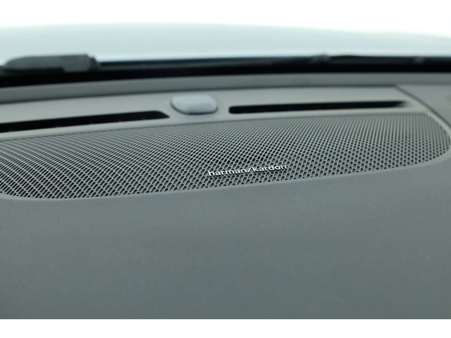 Volvo XC40 1.5 T5 Plug-in hybrid Plus Dark | Facelift | Leer | ACC | H&K Audio | elek. stoelen | Blis |