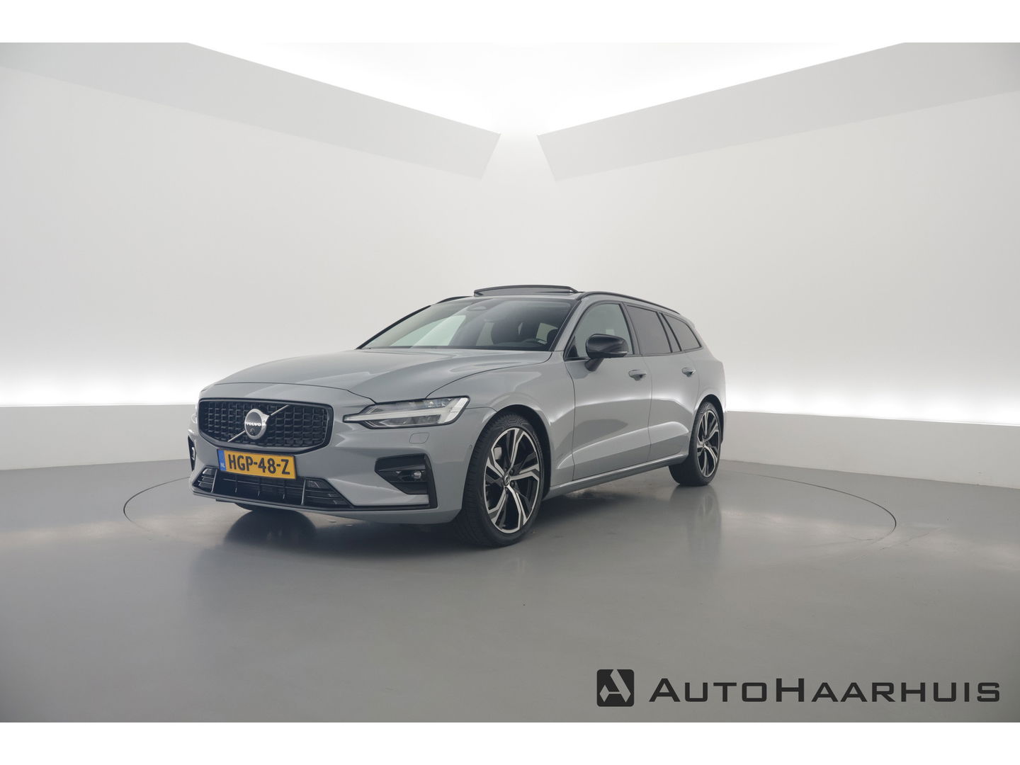 Volvo V60 2.0 B4 Plus Dark | Pano | Dodehoek | H&K | Adapt. Cruise | CarPlay | Trekhaak | All Season