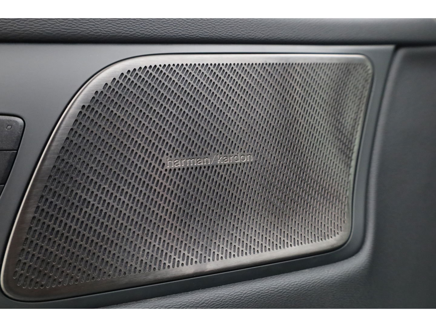 Volvo V60 2.0 B4 Plus Dark | Pano | Dodehoek | H&K | Adapt. Cruise | CarPlay | Trekhaak | All Season