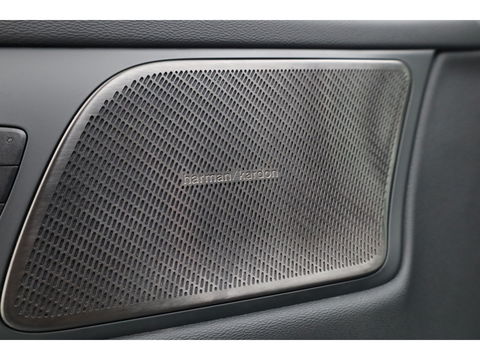 Volvo V60 2.0 B4 Plus Dark | Pano | Dodehoek | H&K | Adapt. Cruise | CarPlay | Trekhaak | All Season