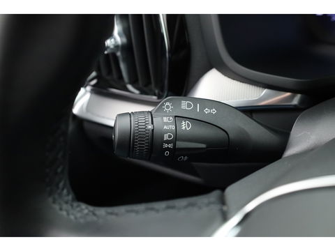 Volvo V60 2.0 B4 Plus Dark | Pano | Dodehoek | H&K | Adapt. Cruise | CarPlay | Trekhaak | All Season