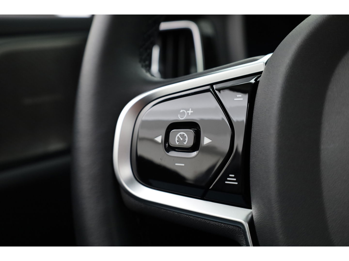 Volvo V60 2.0 B4 Plus Dark | Pano | Dodehoek | H&K | Adapt. Cruise | CarPlay | Trekhaak | All Season