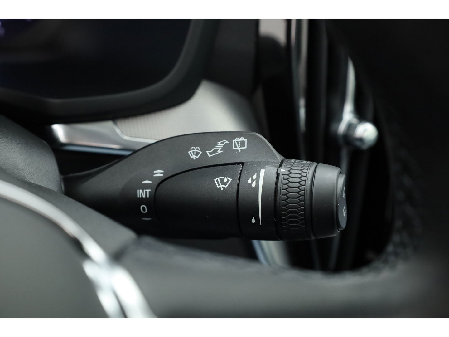 Volvo V60 2.0 B4 Plus Dark | Pano | Dodehoek | H&K | Adapt. Cruise | CarPlay | Trekhaak | All Season