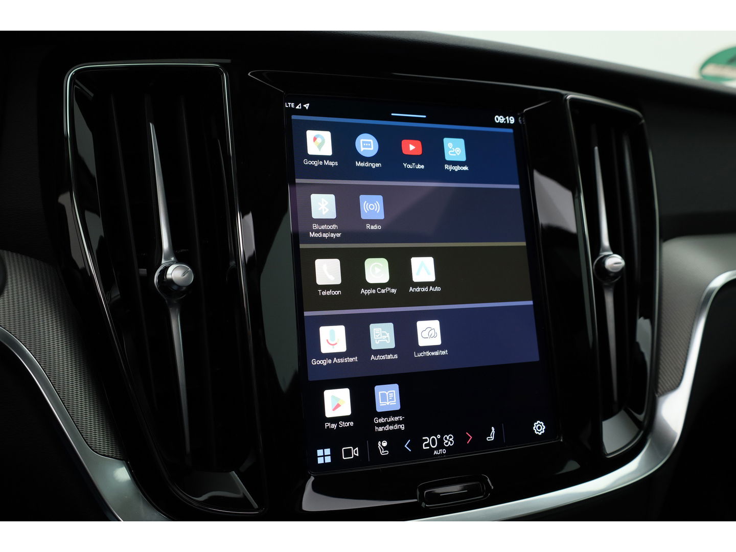 Volvo V60 2.0 B4 Plus Dark | Pano | Dodehoek | H&K | Adapt. Cruise | CarPlay | Trekhaak | All Season