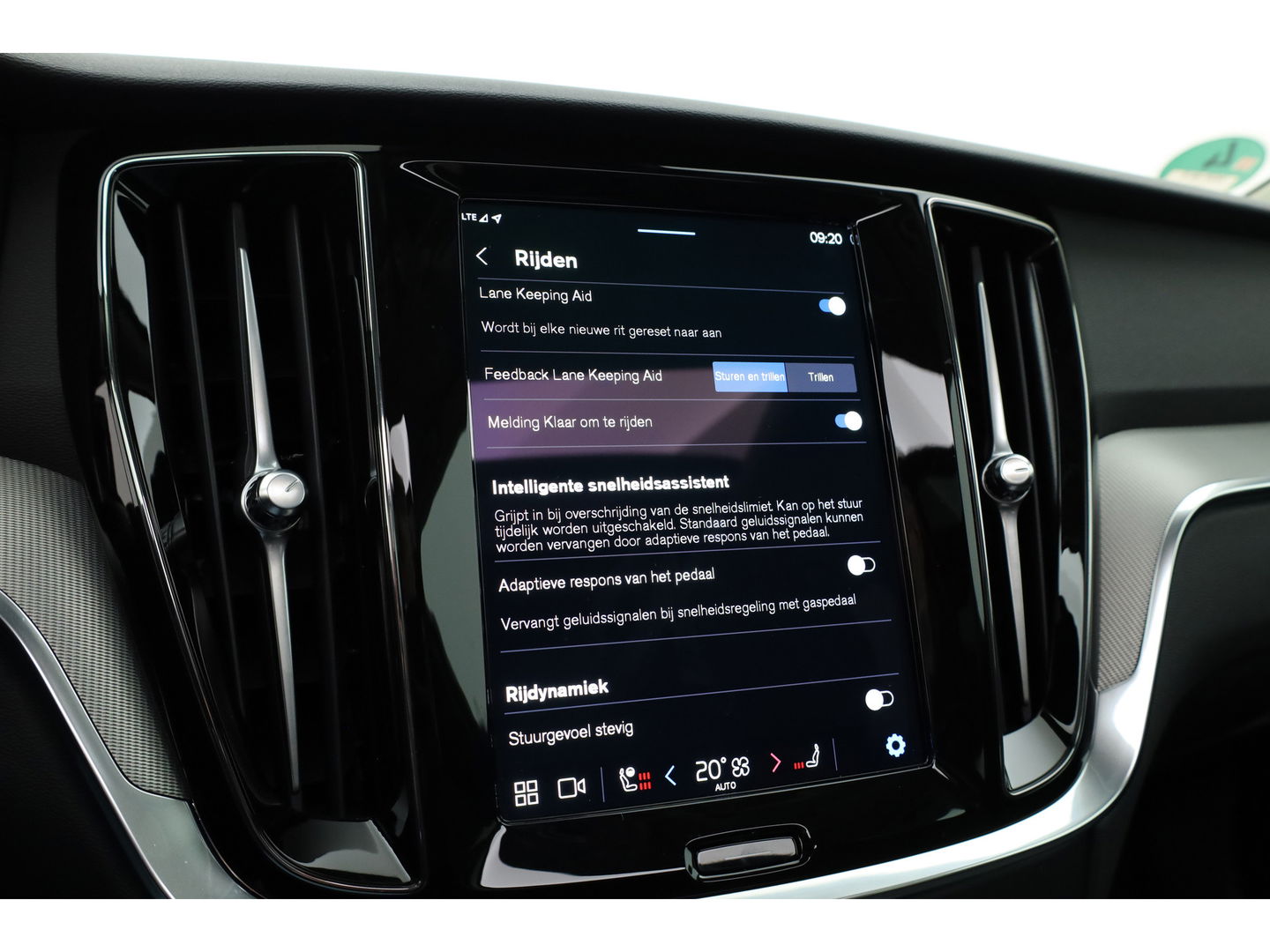 Volvo V60 2.0 B4 Plus Dark | Pano | Dodehoek | H&K | Adapt. Cruise | CarPlay | Trekhaak | All Season