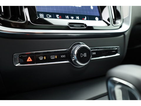 Volvo V60 2.0 B4 Plus Dark | Pano | Dodehoek | H&K | Adapt. Cruise | CarPlay | Trekhaak | All Season
