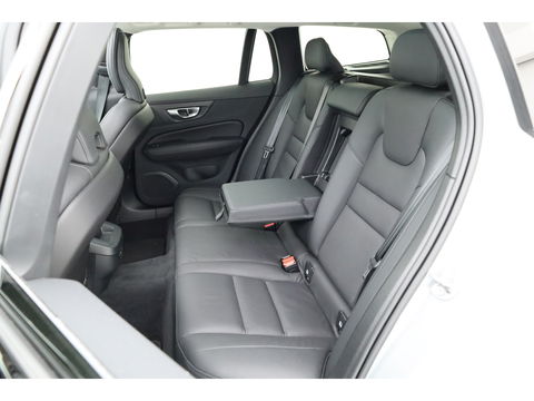 Volvo V60 2.0 B4 Plus Dark | Pano | Dodehoek | H&K | Adapt. Cruise | CarPlay | Trekhaak | All Season