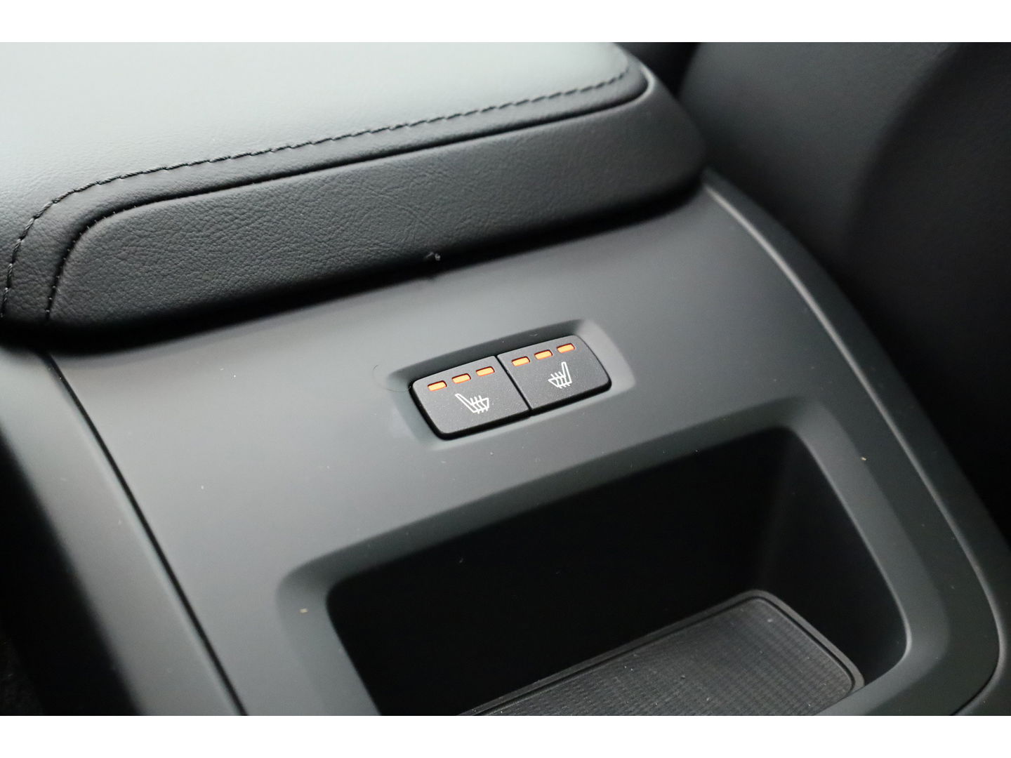 Volvo V60 2.0 B4 Plus Dark | Pano | Dodehoek | H&K | Adapt. Cruise | CarPlay | Trekhaak | All Season