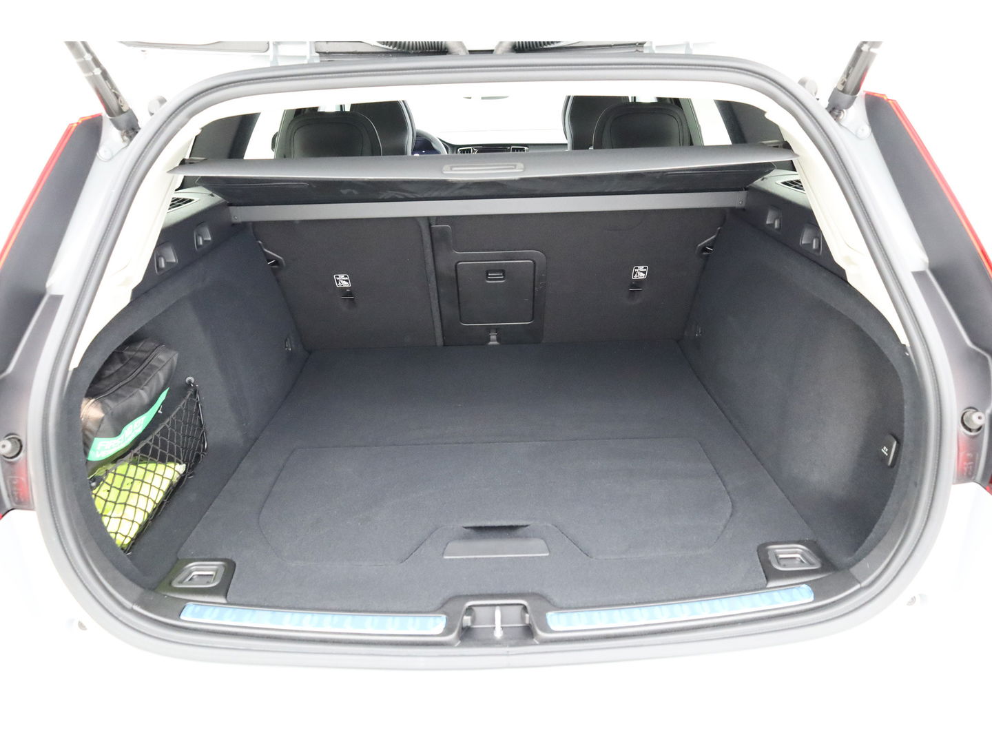 Volvo V60 2.0 B4 Plus Dark | Pano | Dodehoek | H&K | Adapt. Cruise | CarPlay | Trekhaak | All Season