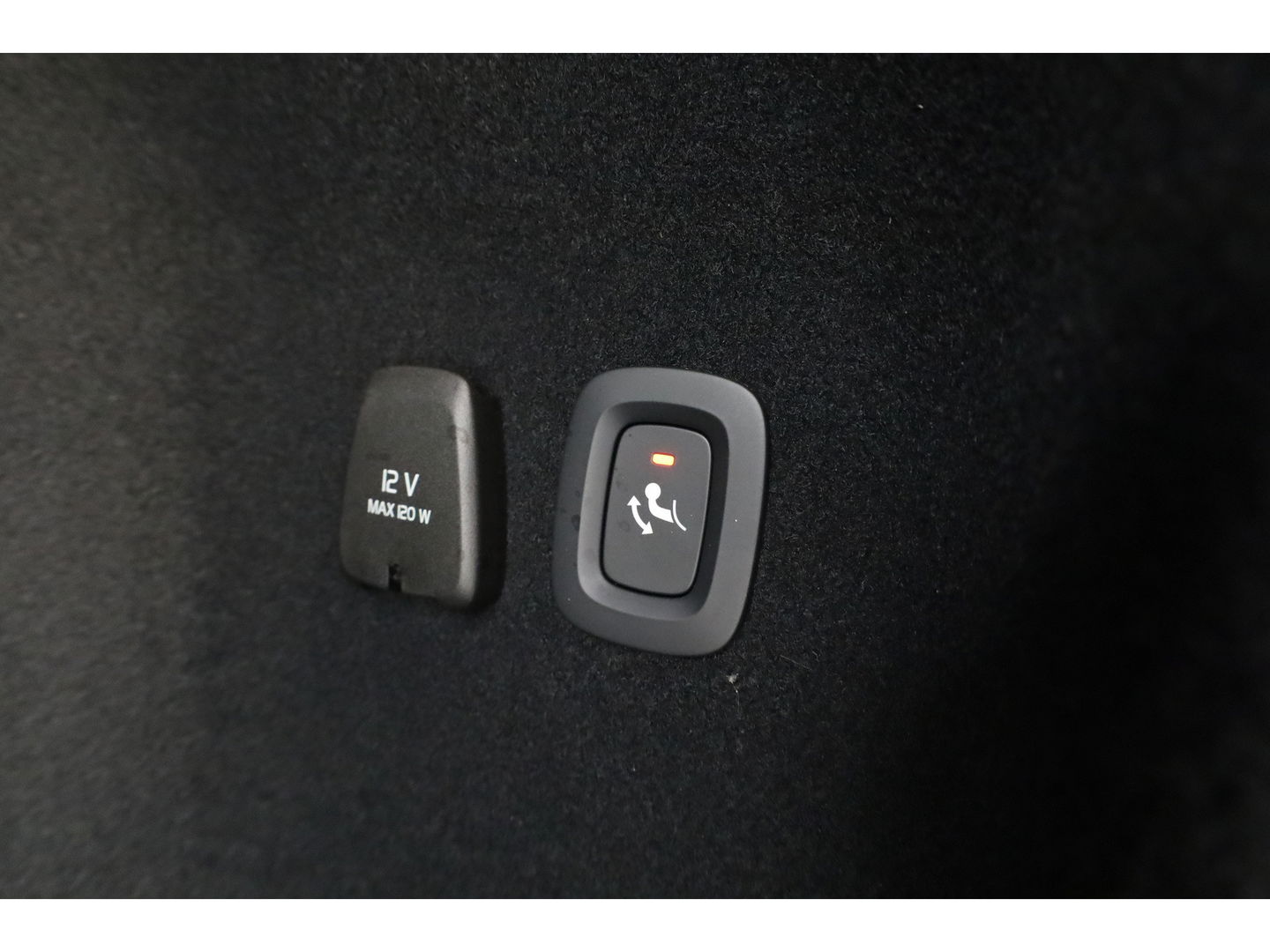 Volvo V60 2.0 B4 Plus Dark | Pano | Dodehoek | H&K | Adapt. Cruise | CarPlay | Trekhaak | All Season