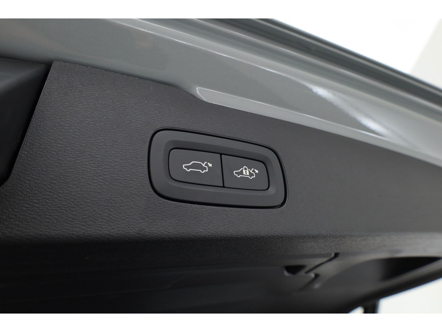 Volvo V60 2.0 B4 Plus Dark | Pano | Dodehoek | H&K | Adapt. Cruise | CarPlay | Trekhaak | All Season