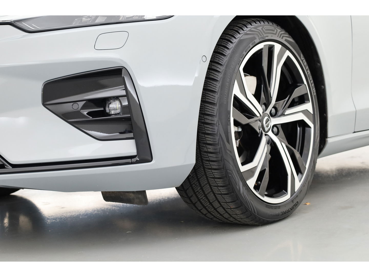 Volvo V60 2.0 B4 Plus Dark | Pano | Dodehoek | H&K | Adapt. Cruise | CarPlay | Trekhaak | All Season