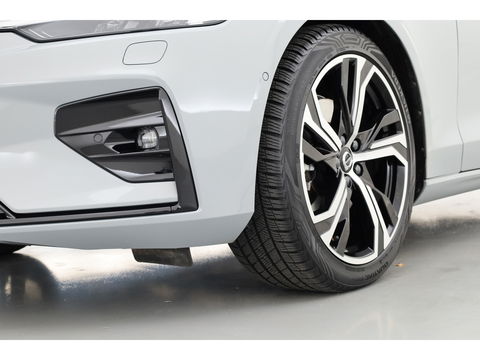 Volvo V60 2.0 B4 Plus Dark | Pano | Dodehoek | H&K | Adapt. Cruise | CarPlay | Trekhaak | All Season