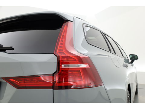 Volvo V60 2.0 B4 Plus Dark | Pano | Dodehoek | H&K | Adapt. Cruise | CarPlay | Trekhaak | All Season