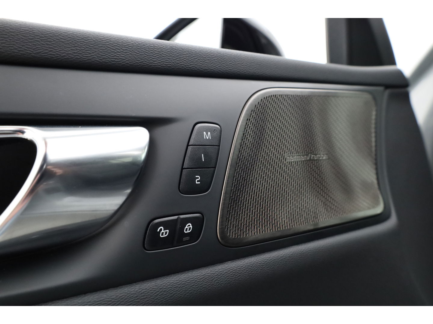 Volvo V60 2.0 B4 Plus Dark | Pano | Dodehoek | H&K | Adapt. Cruise | CarPlay | Trekhaak | All Season