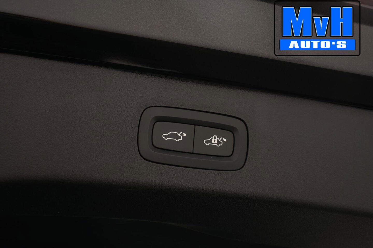 Lynk & Co 01 1.5 Plug-in Hybride|FULL BLACK|ZWARTE.HEMEL|NAP