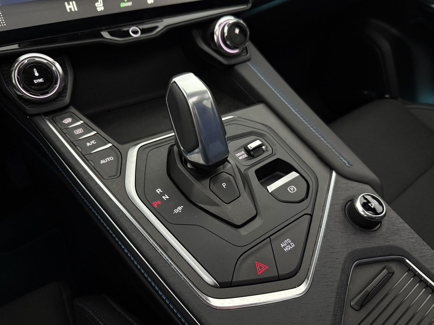 Lynk Co 01 1.5 | Nardo Grey | Pano | 360° | Memory | Sfeerverl. | Carplay | Virtual | Keyless | NAP