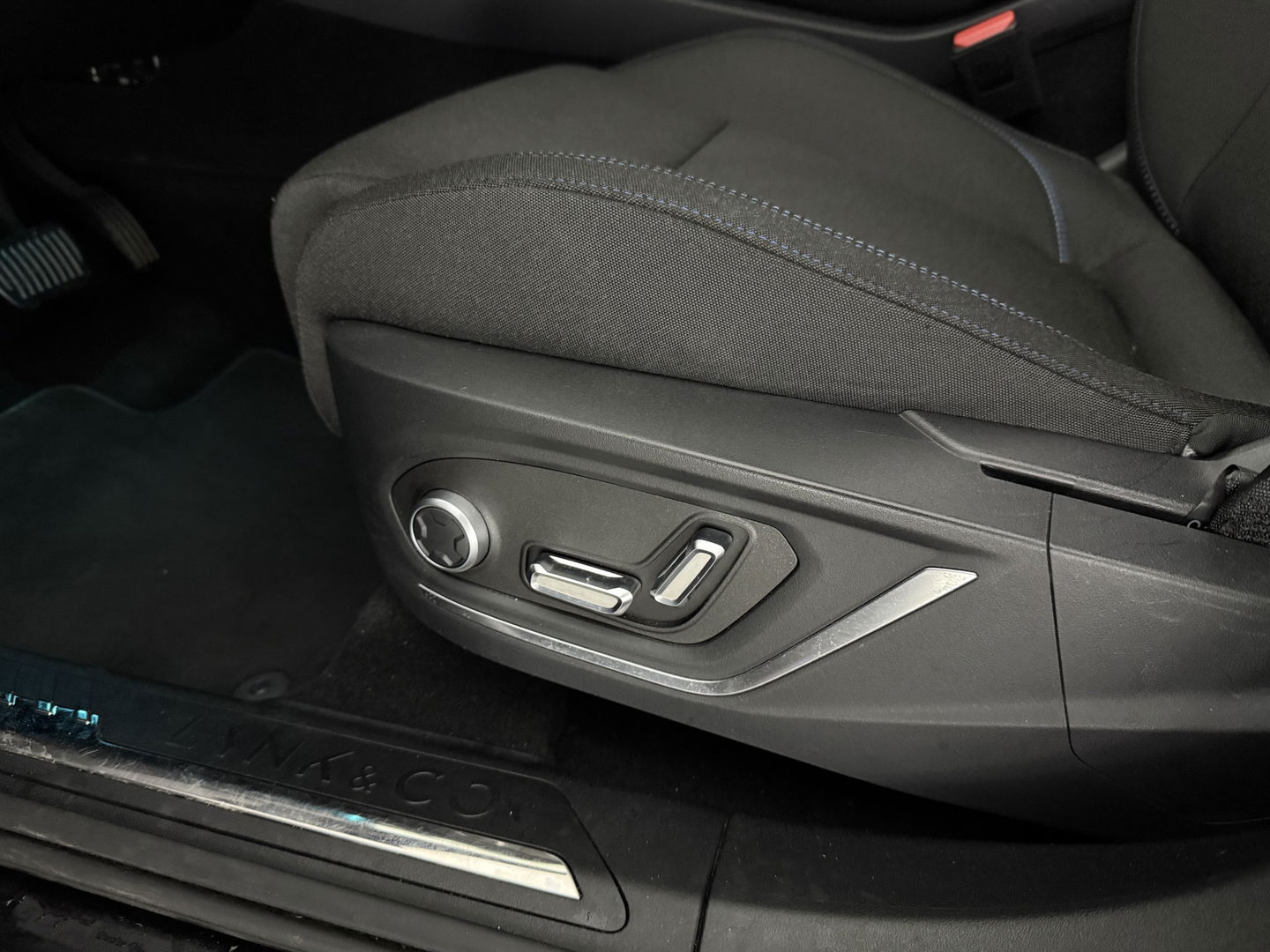 Lynk Co 01 1.5 | Nardo Grey | Pano | 360° | Memory | Sfeerverl. | Carplay | Virtual | Keyless | NAP