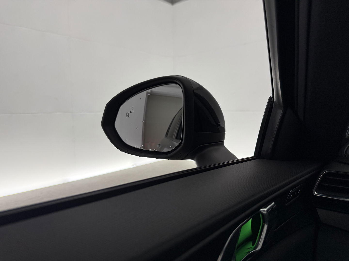 Lynk Co 01 1.5 | Nardo Grey | Pano | 360° | Memory | Sfeerverl. | Carplay | Virtual | Keyless | NAP