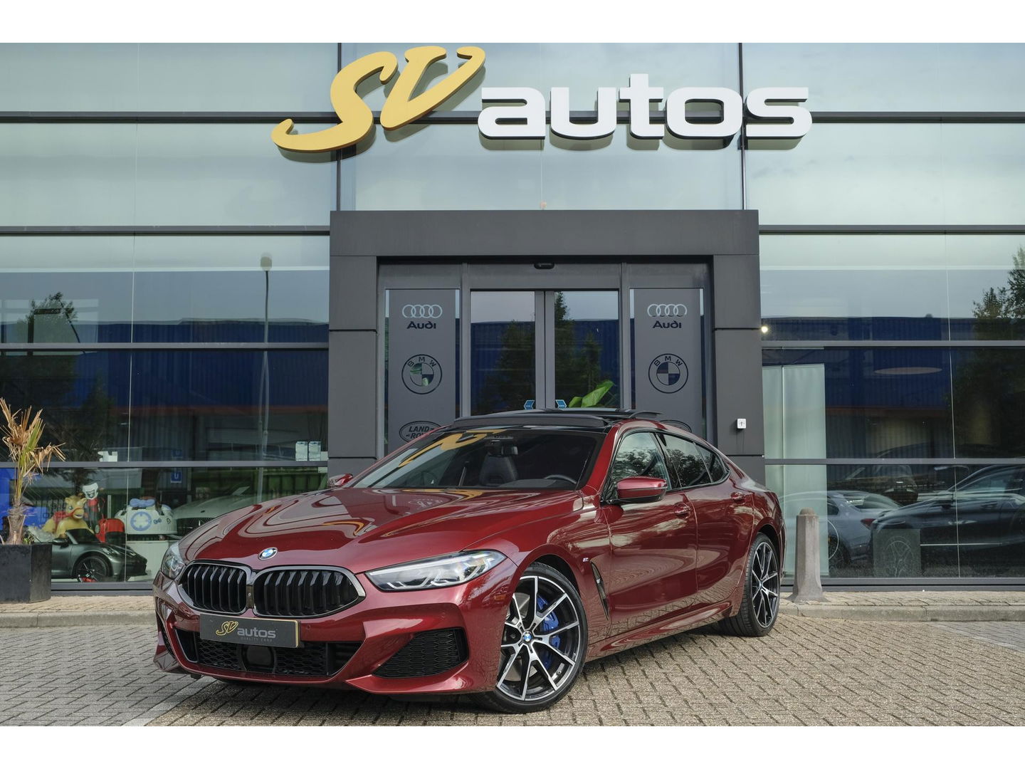 BMW 8 Serie Gran Coupé 840i 333pk M-sport xDrive Panoramadak M8 seats Bowers&Wilkins Stoelkoeling Aventurin Rot 20" LMV