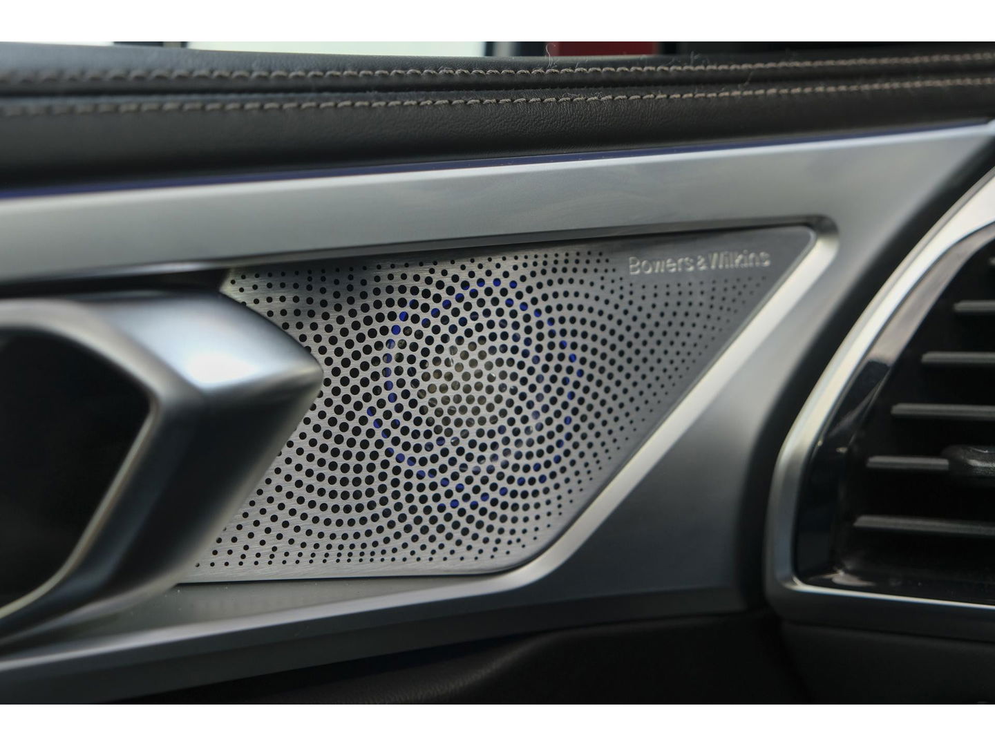 BMW 8 Serie Gran Coupé 840i 333pk M-sport xDrive Panoramadak M8 seats Bowers&Wilkins Stoelkoeling Aventurin Rot 20" LMV