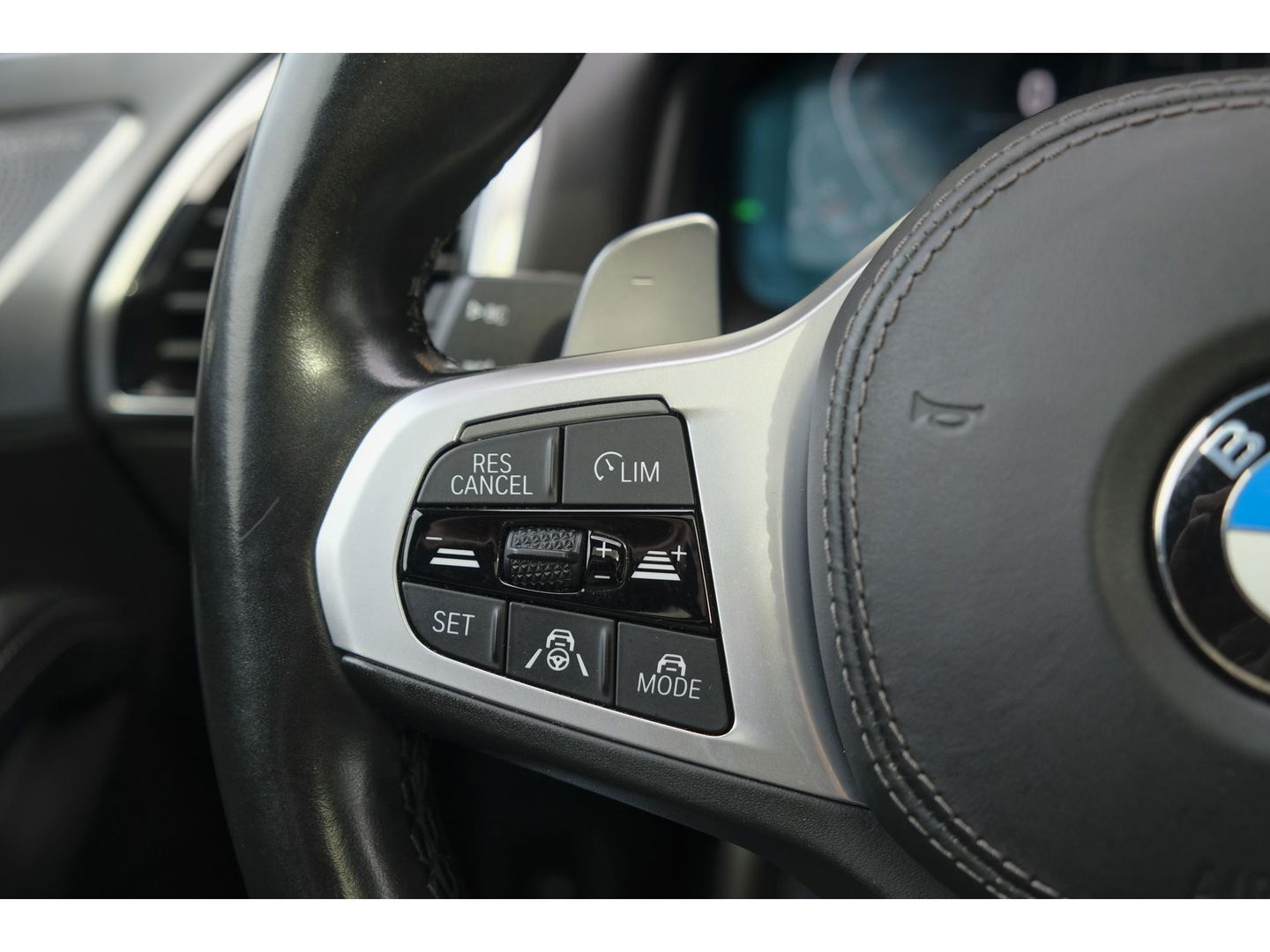 BMW 8 Serie Gran Coupé 840i 333pk M-sport xDrive Panoramadak M8 seats Bowers&Wilkins Stoelkoeling Aventurin Rot 20" LMV