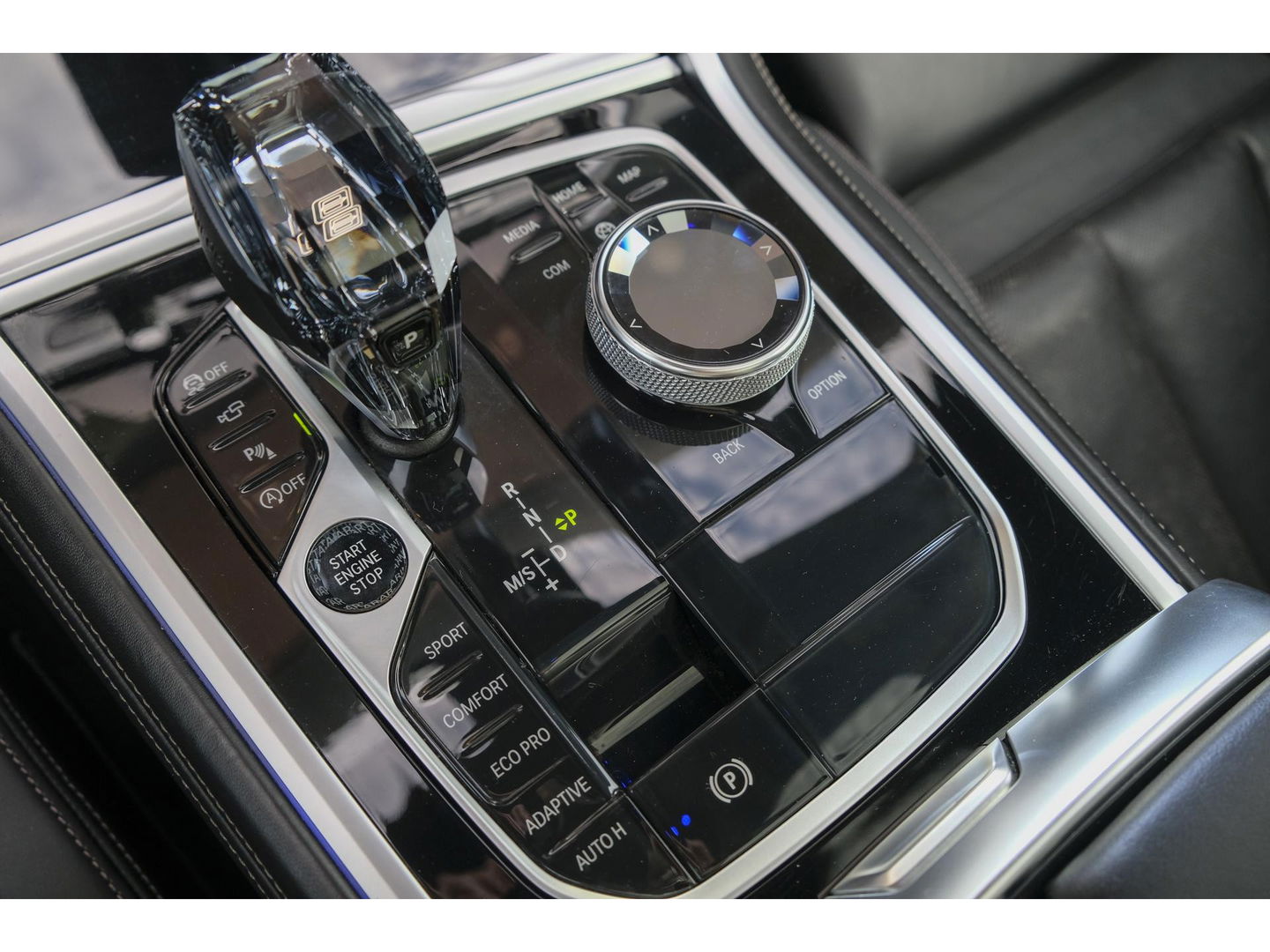 BMW 8 Serie Gran Coupé 840i 333pk M-sport xDrive Panoramadak M8 seats Bowers&Wilkins Stoelkoeling Aventurin Rot 20" LMV