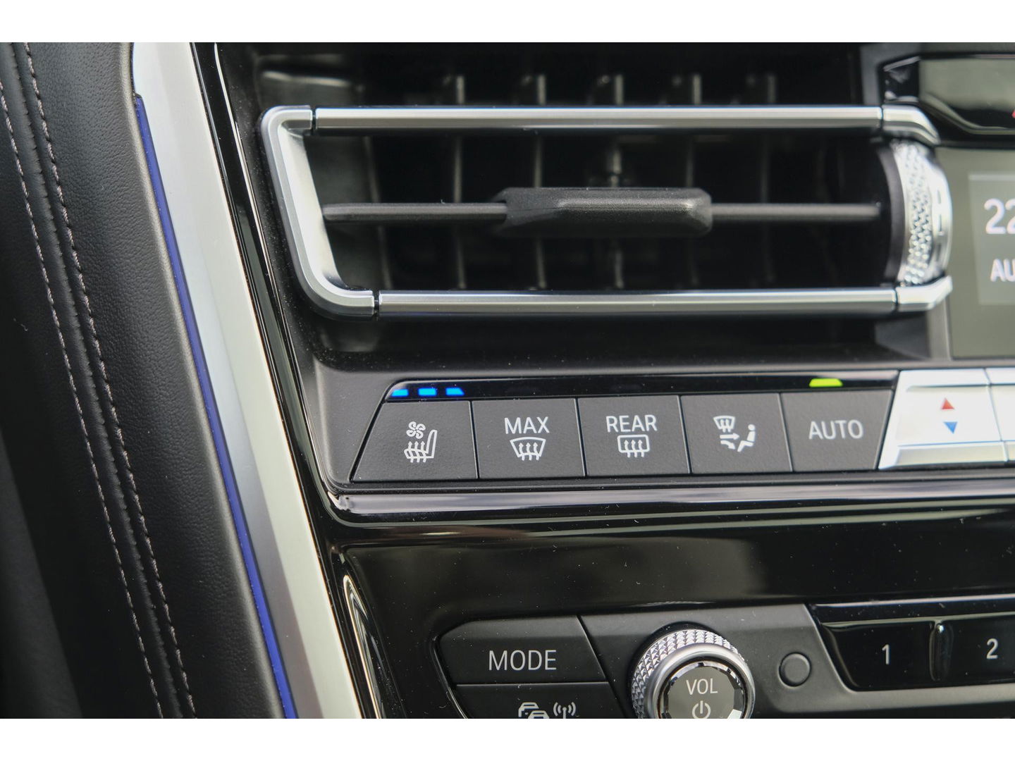 BMW 8 Serie Gran Coupé 840i 333pk M-sport xDrive Panoramadak M8 seats Bowers&Wilkins Stoelkoeling Aventurin Rot 20" LMV