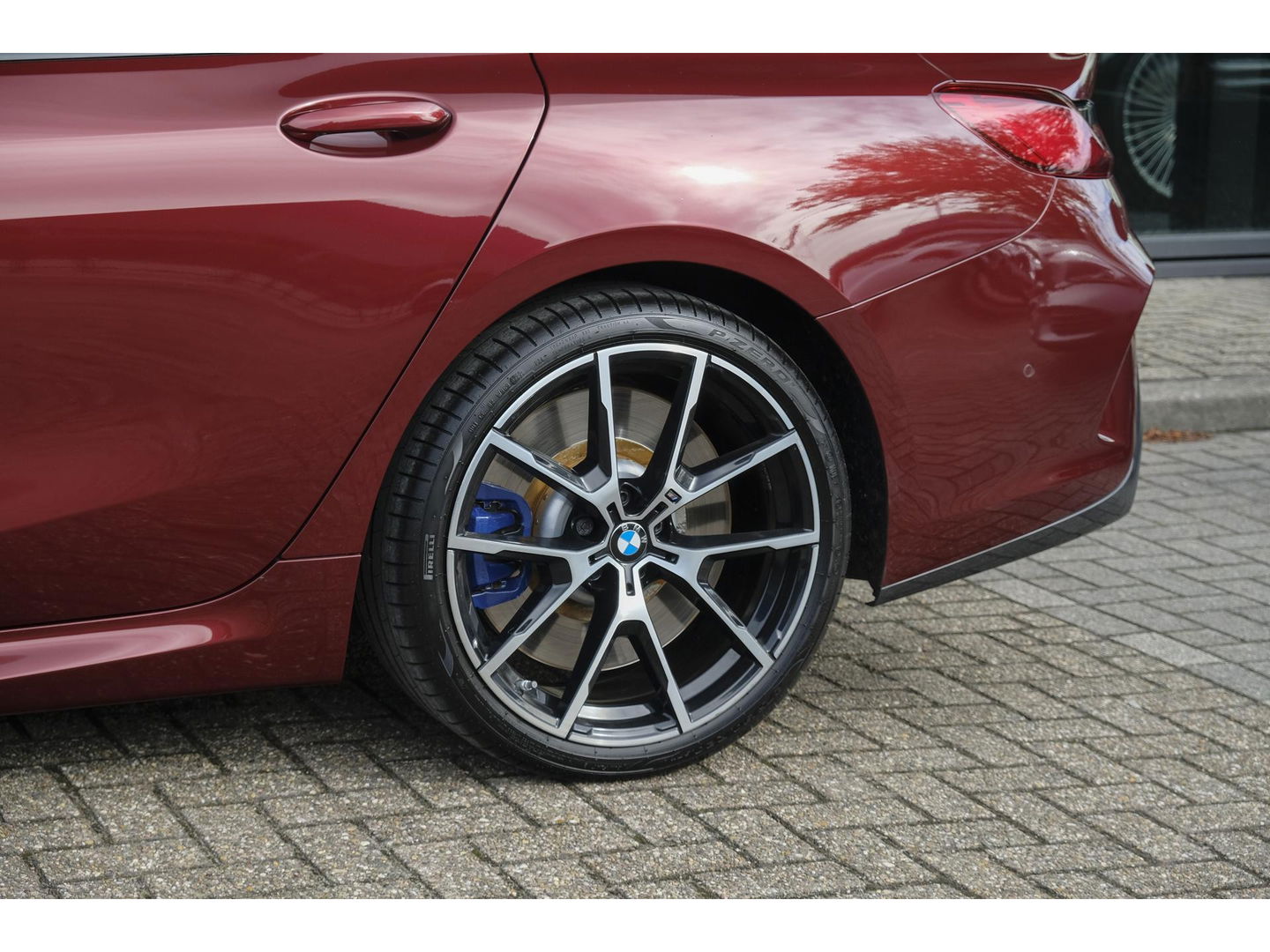 BMW 8 Serie Gran Coupé 840i 333pk M-sport xDrive Panoramadak M8 seats Bowers&Wilkins Stoelkoeling Aventurin Rot 20" LMV