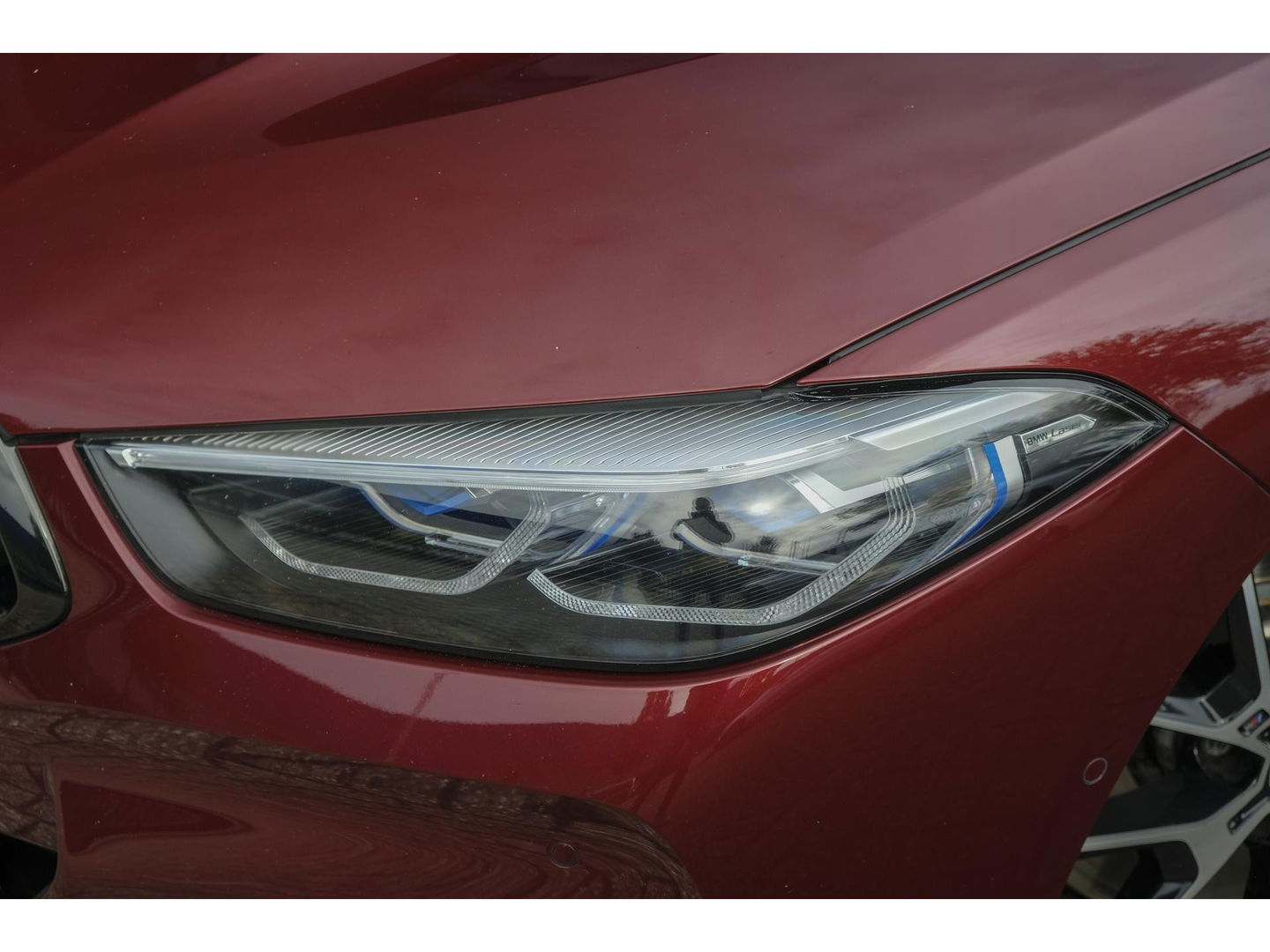 BMW 8 Serie Gran Coupé 840i 333pk M-sport xDrive Panoramadak M8 seats Bowers&Wilkins Stoelkoeling Aventurin Rot 20" LMV