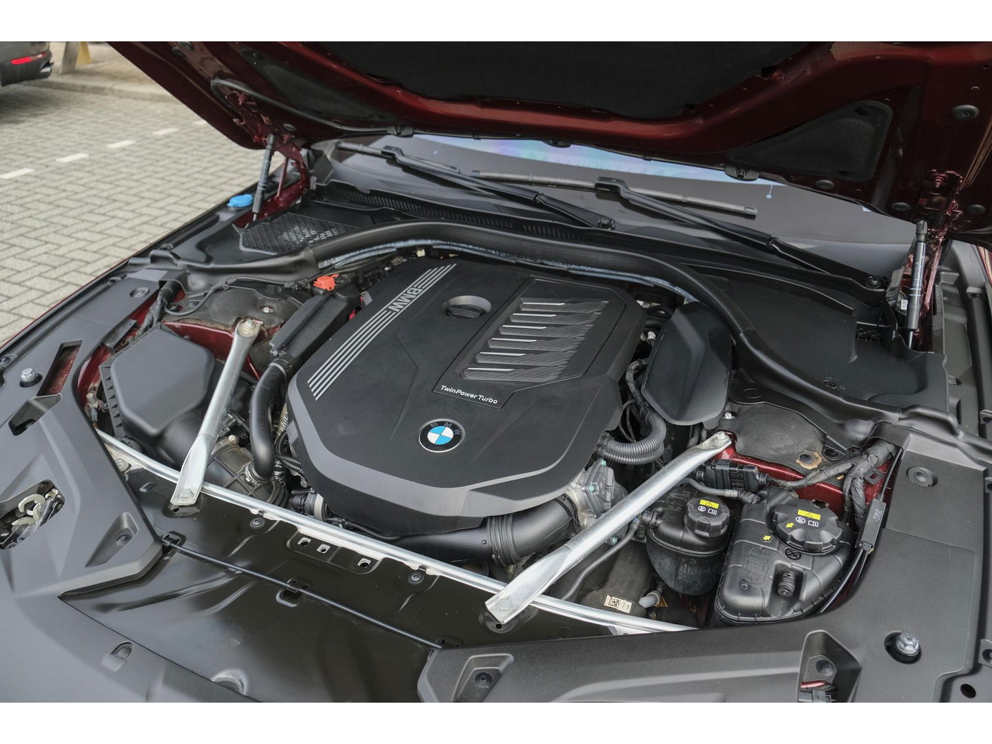 BMW 8 Serie Gran Coupé 840i 333pk M-sport xDrive Panoramadak M8 seats Bowers&Wilkins Stoelkoeling Aventurin Rot 20" LMV