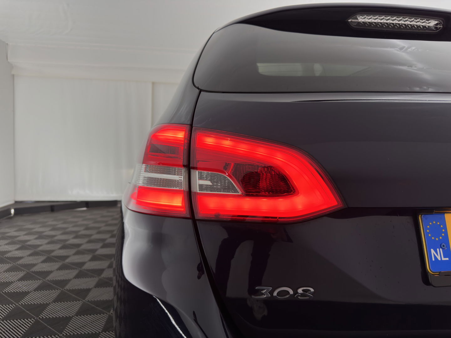 Peugeot 308 SW 1.6 BlueHDI Blue Lease Premium Aut. *PANO | FULL-LED | NAVI-FULLMAP | SPORT-SEATS | PRIVACY-GLASS | ECC | PDC | CRUISE | 16''ALU*