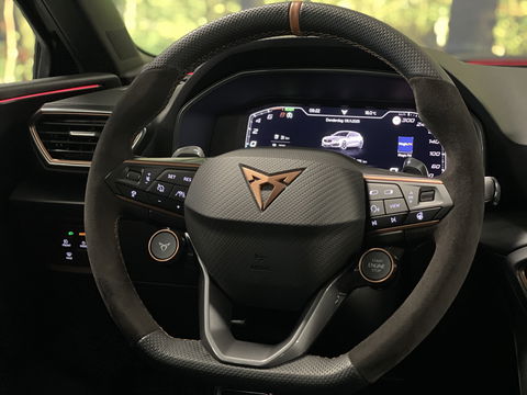 CUPRA Leon 1.4 e-Hybrid VZ Adrenaline | Apple Carplay | Android Auto | Stoelverwarming | Stuurwielverwarming | DAB | Camera | Lane Assist | Adaptieve Cruise Control | LED | Sfeerverlichting |