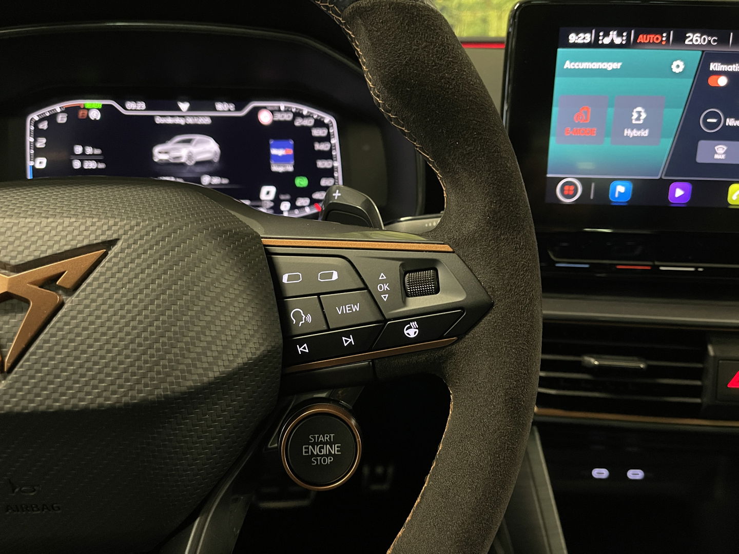 CUPRA Leon 1.4 e-Hybrid VZ Adrenaline | Apple Carplay | Android Auto | Stoelverwarming | Stuurwielverwarming | DAB | Camera | Lane Assist | Adaptieve Cruise Control | LED | Sfeerverlichting |