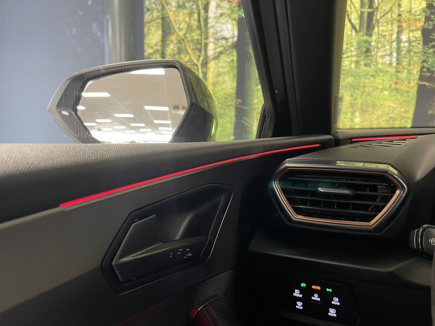 CUPRA Leon 1.4 e-Hybrid VZ Adrenaline | Apple Carplay | Android Auto | Stoelverwarming | Stuurwielverwarming | DAB | Camera | Lane Assist | Adaptieve Cruise Control | LED | Sfeerverlichting |