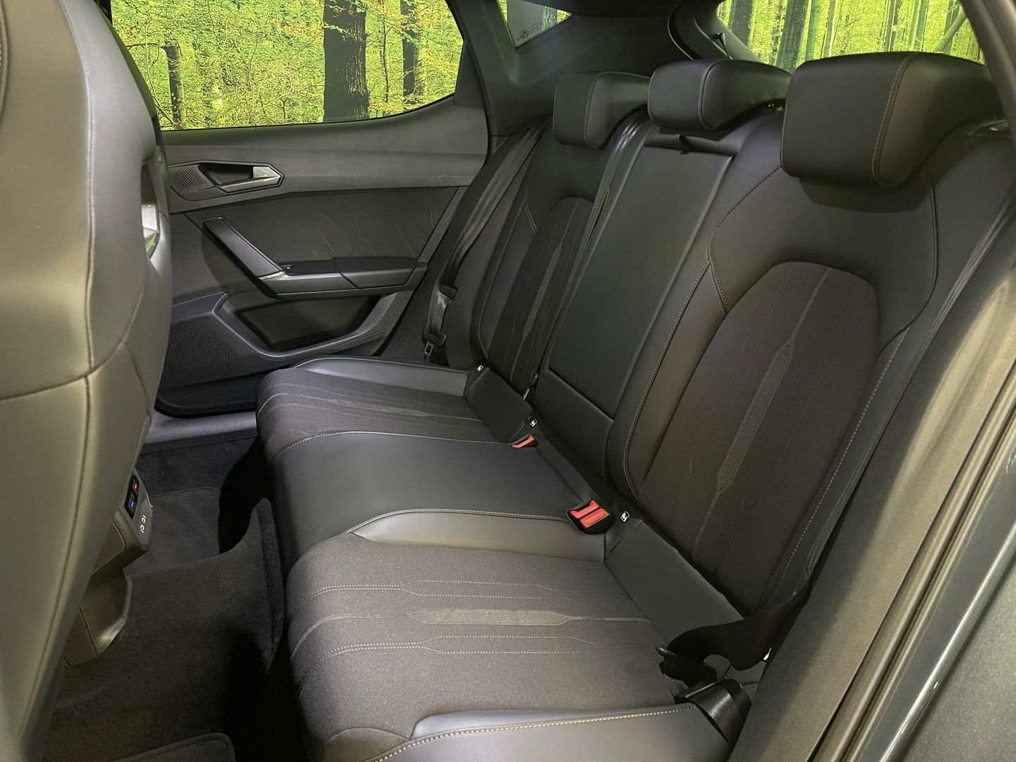 CUPRA Leon 1.4 e-Hybrid VZ Adrenaline | Apple Carplay | Android Auto | Stoelverwarming | Stuurwielverwarming | DAB | Camera | Lane Assist | Adaptieve Cruise Control | LED | Sfeerverlichting |