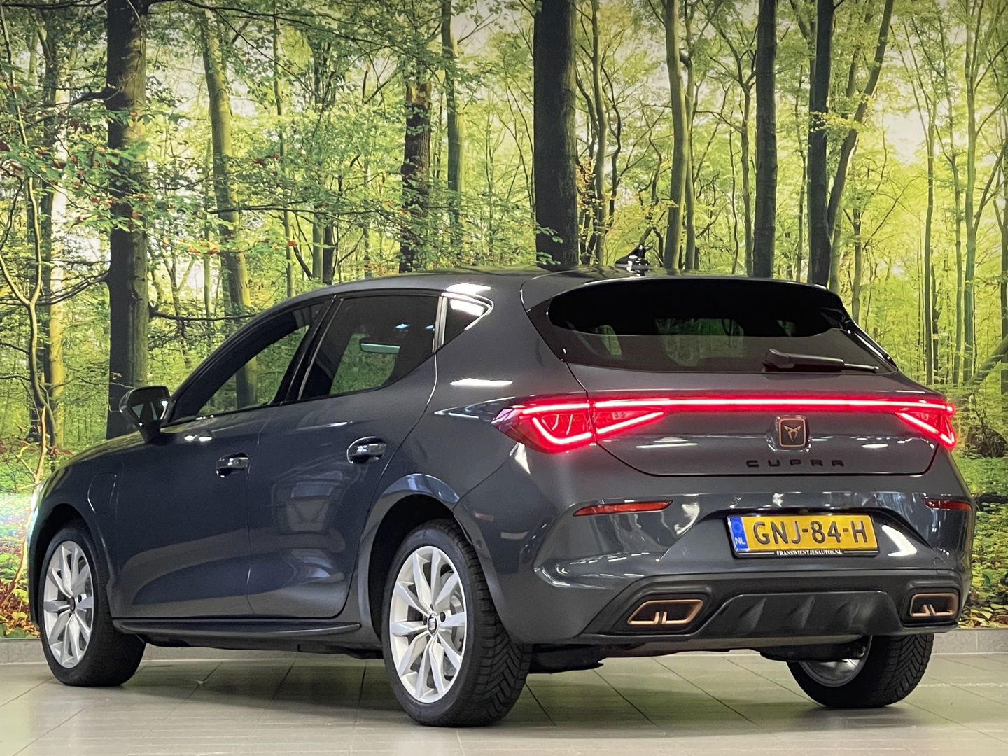 CUPRA Leon 1.4 e-Hybrid VZ Adrenaline | Apple Carplay | Android Auto | Stoelverwarming | Stuurwielverwarming | DAB | Camera | Lane Assist | Adaptieve Cruise Control | LED | Sfeerverlichting |