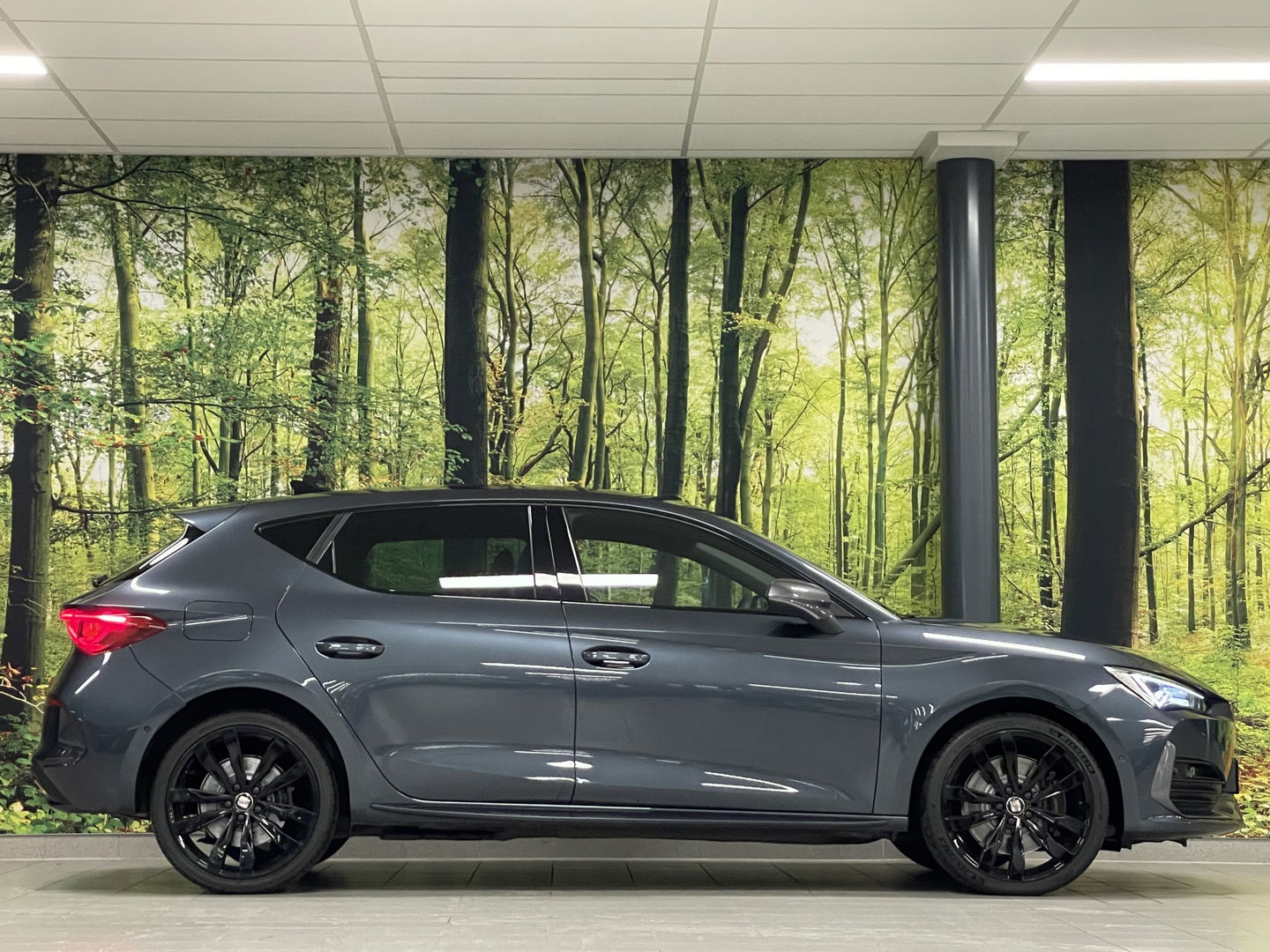 CUPRA Leon 1.4 e-Hybrid VZ Adrenaline | Apple Carplay | Android Auto | Stoelverwarming | Stuurwielverwarming | DAB | Camera | Lane Assist | Adaptieve Cruise Control | LED | Sfeerverlichting |