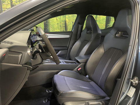 CUPRA Leon 1.4 e-Hybrid VZ Adrenaline | Apple Carplay | Android Auto | Stoelverwarming | Stuurwielverwarming | DAB | Camera | Lane Assist | Adaptieve Cruise Control | LED | Sfeerverlichting |