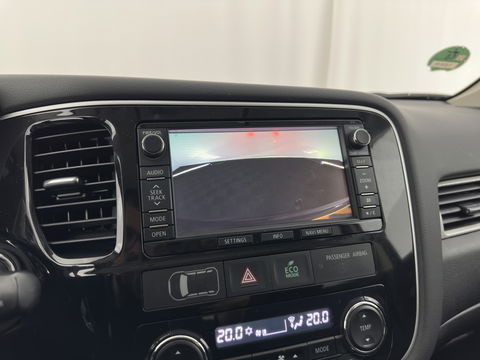 Mitsubishi Outlander 2.0 PHEV Business Edition X-Line Aut. *LEATHER-FABRIC | NAVI-FULLMAP | KEYLESS | CAMERA | COMFORT-SEATS | ECC | PDC | CRUISE | PRIVACY-GLASS | SHIFT-PADDLES |  TOWBAR | 18''ALU*