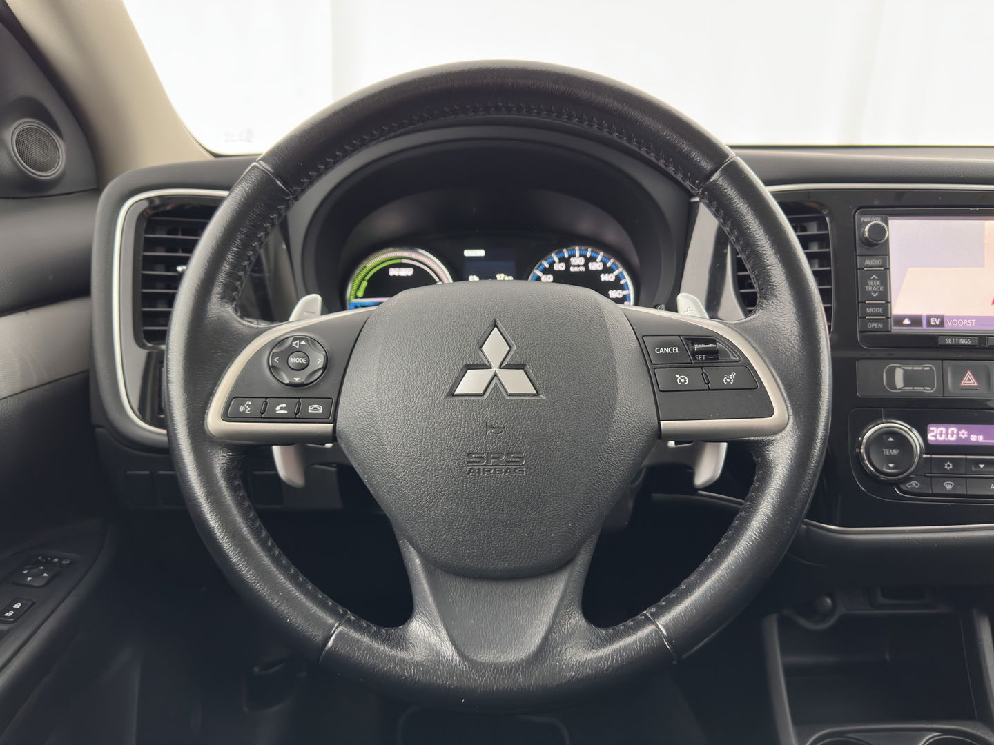 Mitsubishi Outlander 2.0 PHEV Business Edition X-Line Aut. *LEATHER-FABRIC | NAVI-FULLMAP | KEYLESS | CAMERA | COMFORT-SEATS | ECC | PDC | CRUISE | PRIVACY-GLASS | SHIFT-PADDLES |  TOWBAR | 18''ALU*