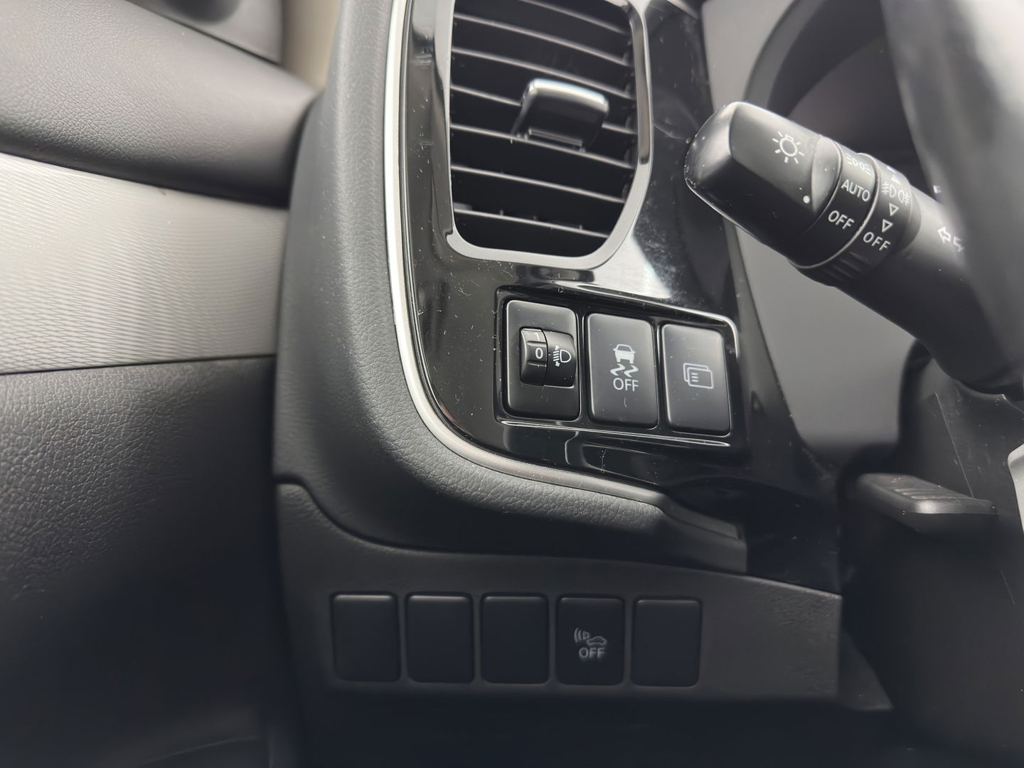 Mitsubishi Outlander 2.0 PHEV Business Edition X-Line (INCL-BTW) Aut. *LEATHER-FABRIC | NAVI-FULLMAP | KEYLESS | CAMERA | COMFORT-SEATS | ECC | CRUISE | PRIVACY-GLASS | SHIFT-PADDLES |  TOWBAR | 18''ALU*