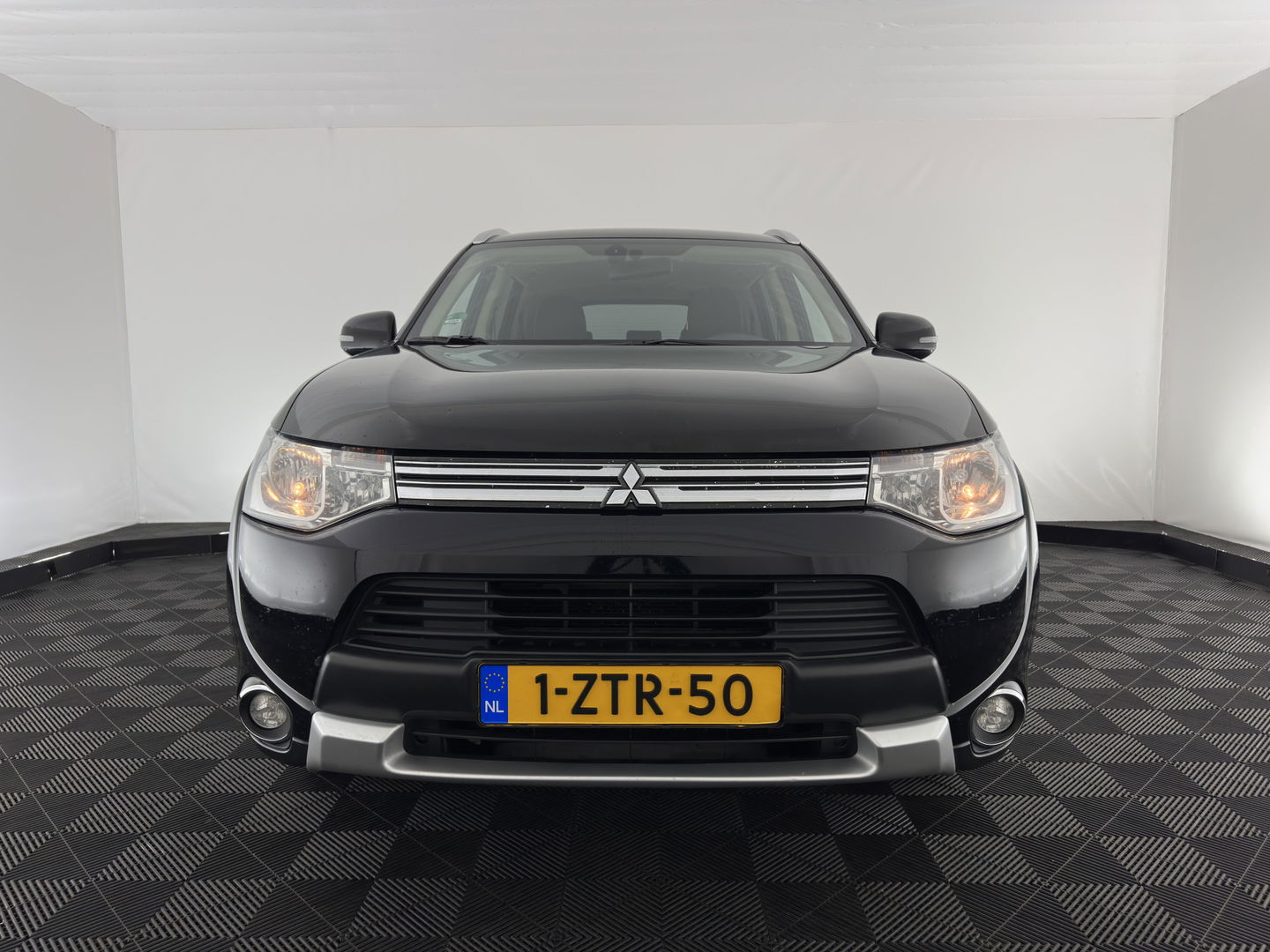 Mitsubishi Outlander 2.0 PHEV Business Edition X-Line Aut. *LEATHER-FABRIC | NAVI-FULLMAP | KEYLESS | CAMERA | COMFORT-SEATS | ECC | PDC | CRUISE | PRIVACY-GLASS | SHIFT-PADDLES |  TOWBAR | 18''ALU*