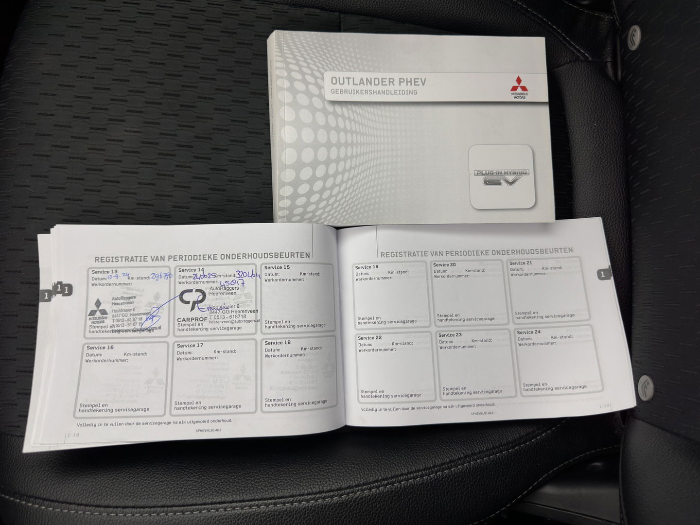 Mitsubishi Outlander 2.0 PHEV Business Edition X-Line (INCL-BTW) Aut. *LEATHER-FABRIC | NAVI-FULLMAP | KEYLESS | CAMERA | COMFORT-SEATS | ECC | CRUISE | PRIVACY-GLASS | SHIFT-PADDLES |  TOWBAR | 18''ALU*