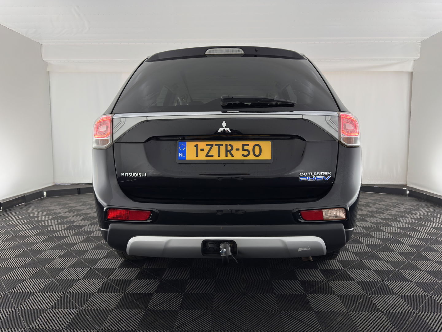 Mitsubishi Outlander 2.0 PHEV Business Edition X-Line Aut. *LEATHER-FABRIC | NAVI-FULLMAP | KEYLESS | CAMERA | COMFORT-SEATS | ECC | PDC | CRUISE | PRIVACY-GLASS | SHIFT-PADDLES |  TOWBAR | 18''ALU*