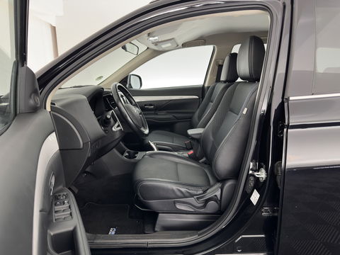 Mitsubishi Outlander 2.0 PHEV Business Edition X-Line Aut. *LEATHER-FABRIC | NAVI-FULLMAP | KEYLESS | CAMERA | COMFORT-SEATS | ECC | PDC | CRUISE | PRIVACY-GLASS | SHIFT-PADDLES |  TOWBAR | 18''ALU*