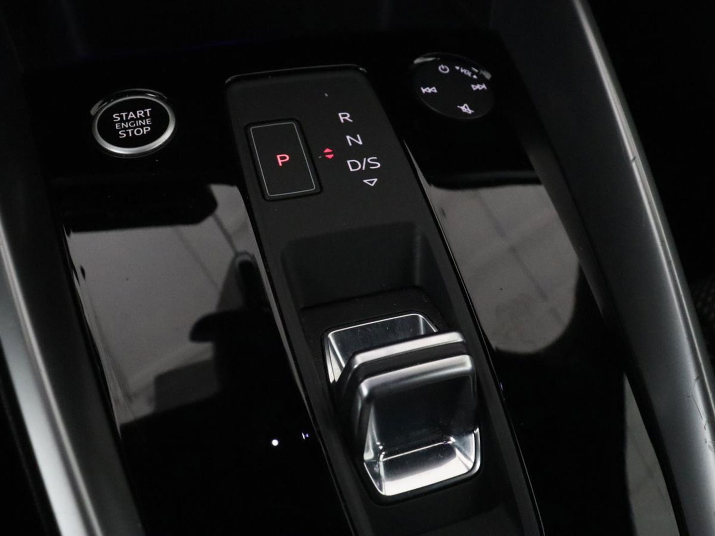 Audi A3 30 TFSI edition one | Stoelverwarming | Matrix LED | Virtual Cockpit | Carplay | Half leder | Navigatie | Parkeerhulp