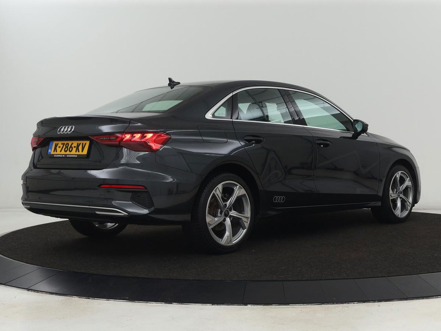 Audi A3 30 TFSI edition one | Stoelverwarming | Matrix LED | Virtual Cockpit | Carplay | Half leder | Navigatie | Parkeerhulp