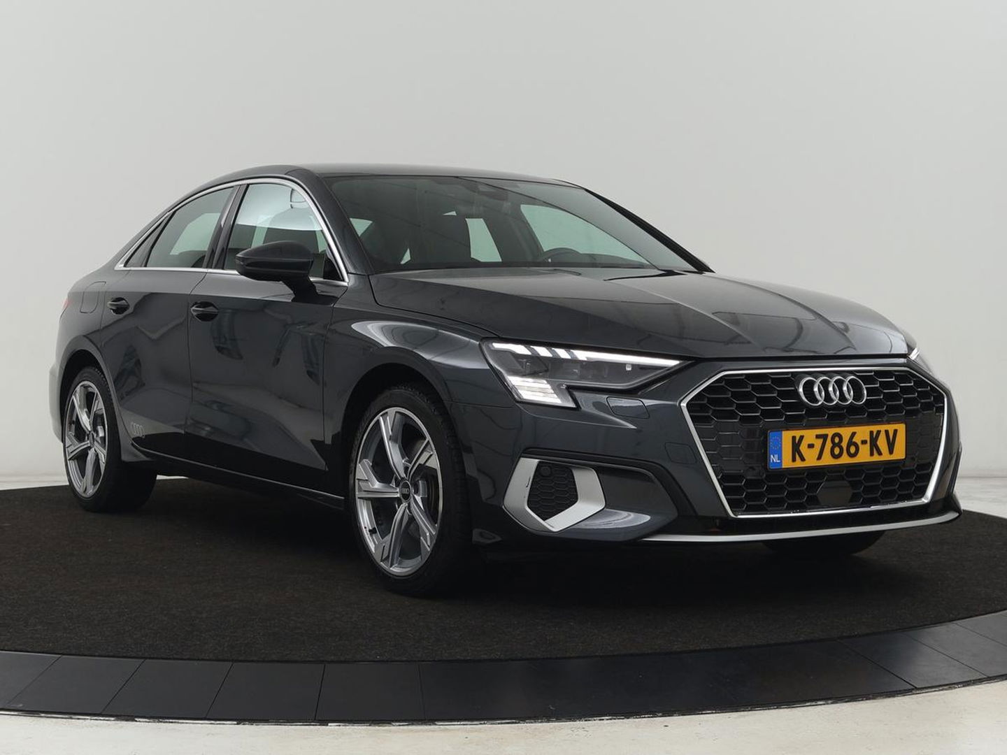 Audi A3 30 TFSI edition one | Stoelverwarming | Matrix LED | Virtual Cockpit | Carplay | Half leder | Navigatie | Parkeerhulp